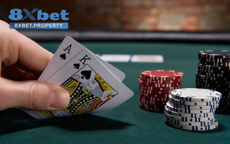 Trải nghiệm Poker 8xBet trực tuyến với giao diện mượt mà, bảo mật cao và nhiều bàn chơi hấp dẫn